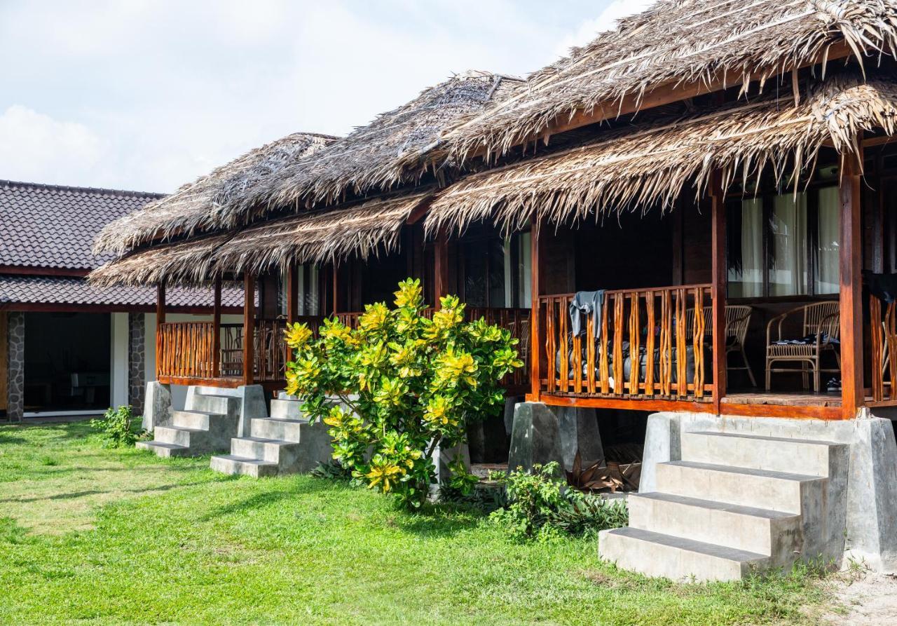 The Ujung Bocur Bungalows Krui Exterior photo